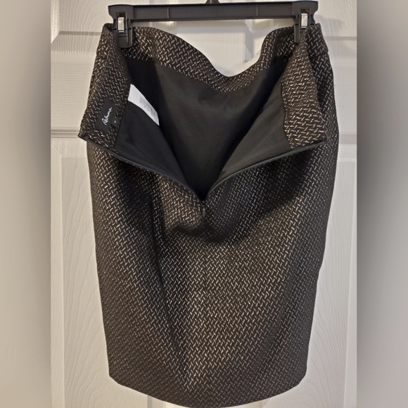 Black and gold patterned mini skirt sz 10 - Picture 3 of 7